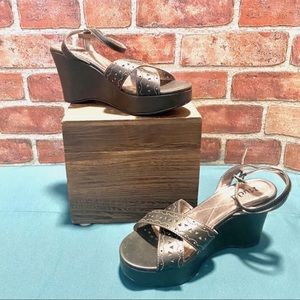 NWOT Mudd Geri Sandals- Size 8M